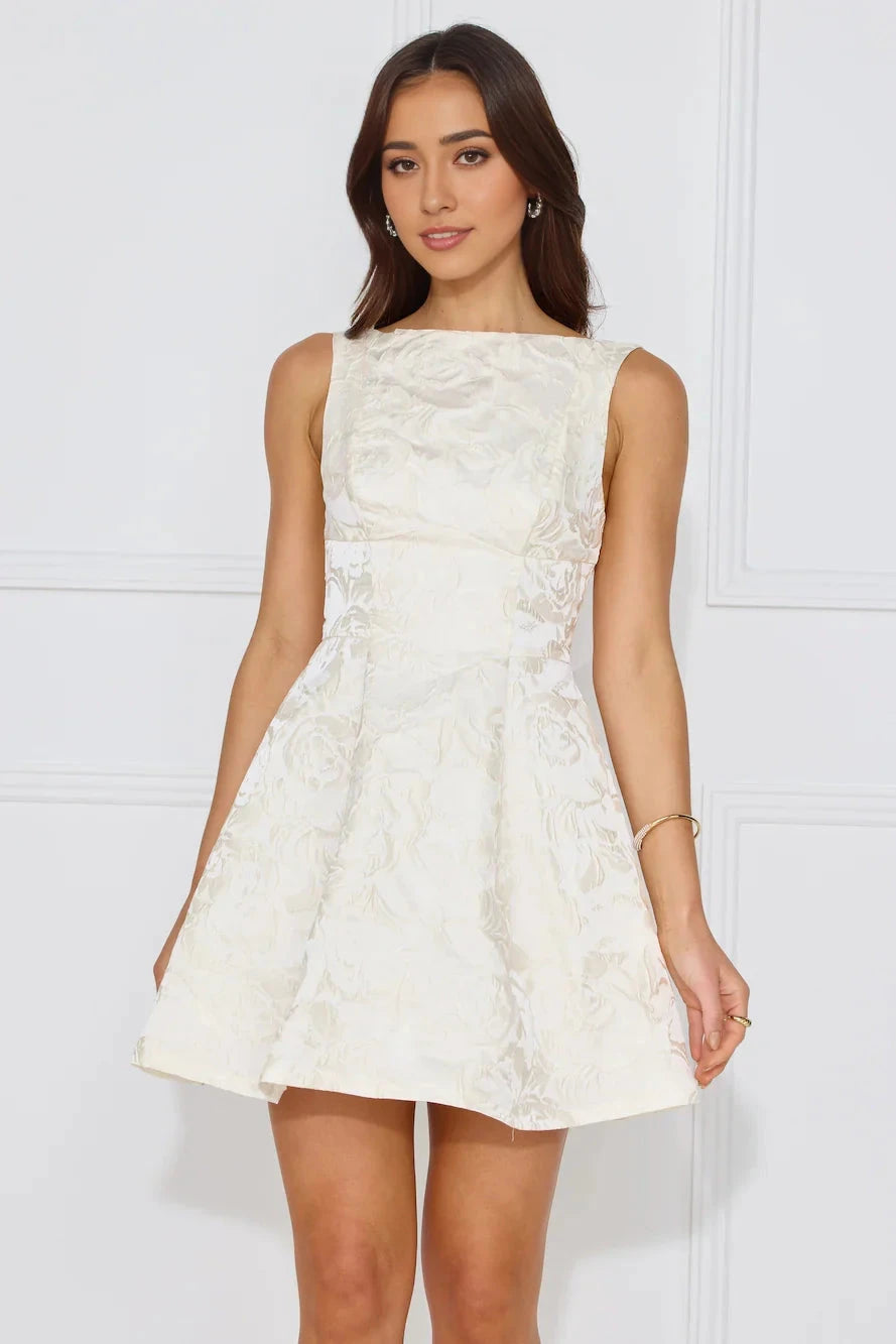 White sleeveless jacquard dress with round neck design suitable for formal occasions such as weddings and dinners by YiHuiw