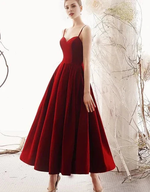 Wine red camisole mid length dress with heart-shaped neckline design suitable for formal occasions such as dinners, weddings, parties, etc by YiHuiw