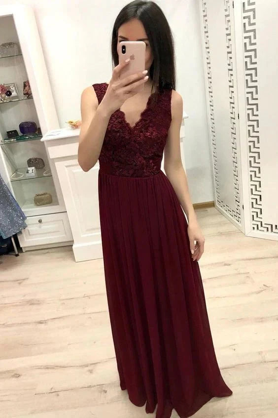 Wine red long dress, sleeveless V-neck, lace suitable for dinner partiesWine red long dress, sleeveless V-neck, lace suitable for dinner parties by YiHuiw