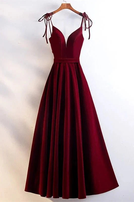Wine red velvet dress with deep V-strap design, strap shoulder straps, high waist and large skirt hem suitable for occasions such as dinners and dances by YiHuiw