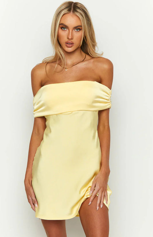 Bodycon Off-Shoulder Closed-Back Mini Homecoming Dress