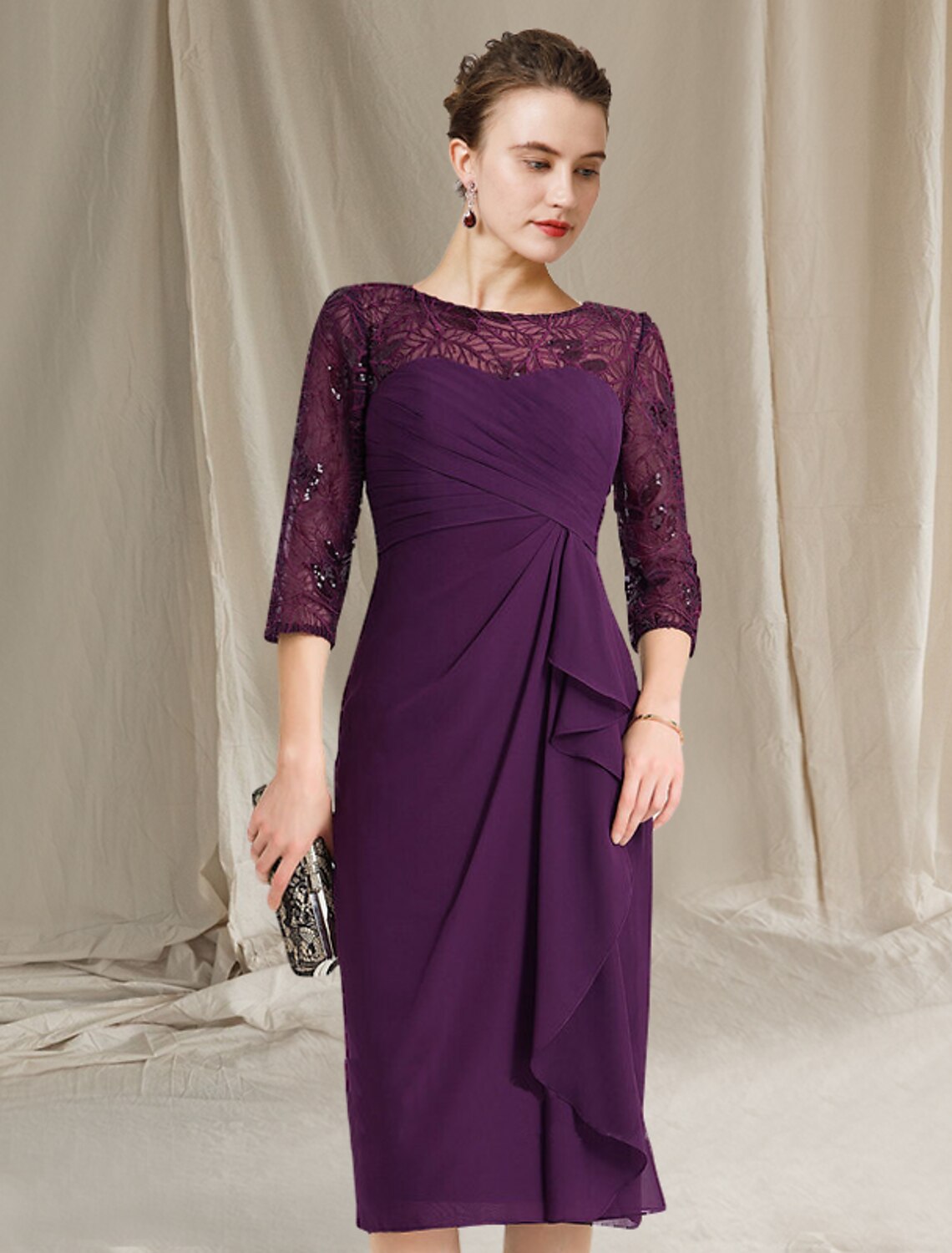 Sheath / Column Mother of the Bride Dress Plus Size Elegant Jewel Neck Knee Length Chiffon Short Sleeve with Sequin Side-Draped by YiHuiw