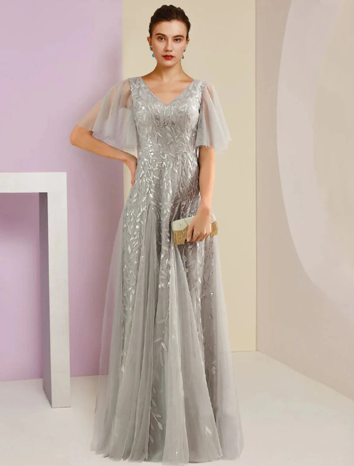 Sheath / Column Mother of the Bride Dress Party Sparkle & Shine V Neck Floor Length Lace Tulle Short Sleeve with Pleats Sequin by YiHuiw