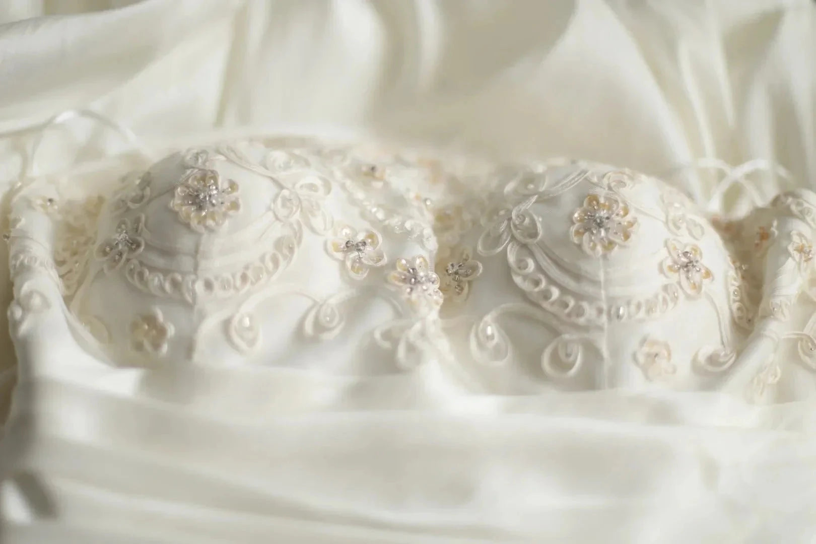 exquisite beading fashion short irregular pleated princess dress wedding dress simple gentle atmospheric and unique desi Bring summer colors to enhance whiteness by YiHuiw