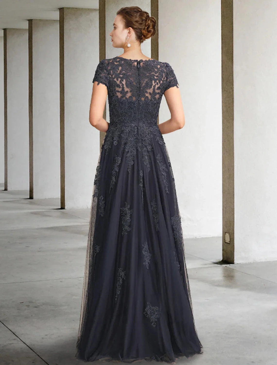 Ball Gown Mother of the Bride Dress Luxurious Elegant Jewel Neck Floor Length Lace Tulle Short Sleeve with Crystals Appliques by YiHuiw