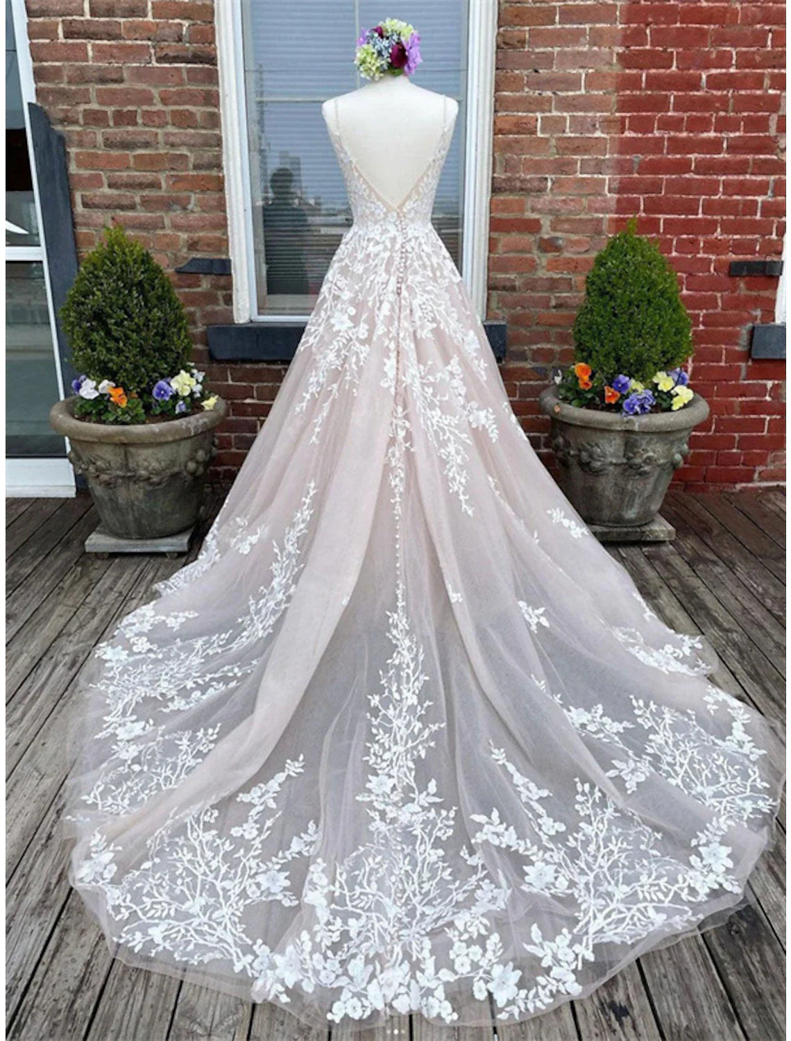 Engagement Wedding Dresses in Color Formal Wedding Dresses A-Line Sweetheart Camisole Spaghetti Strap Court Train Lace Bridal Gowns With Buttons Appliques  Summer Wedding Party  Women's Clothing