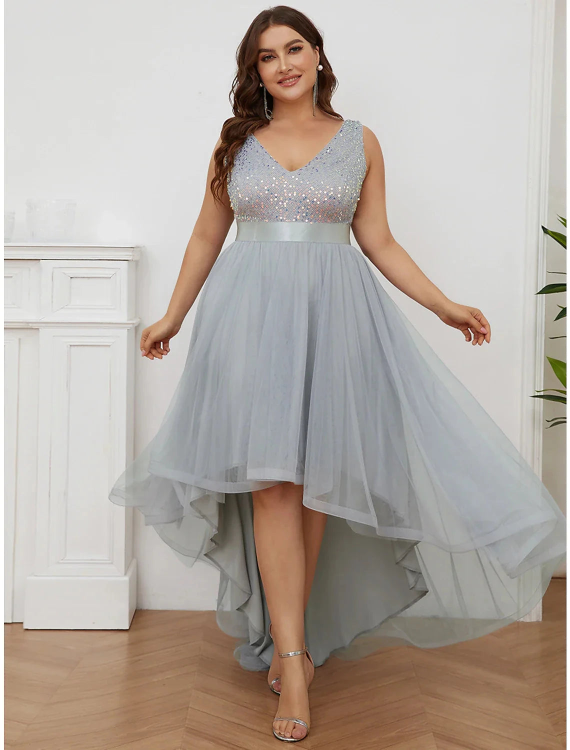 A-Line Bridesmaid Dress V Neck Sleeveless Elegant Asymmetrical Sequined with Sequin / Tier by YiHuiw