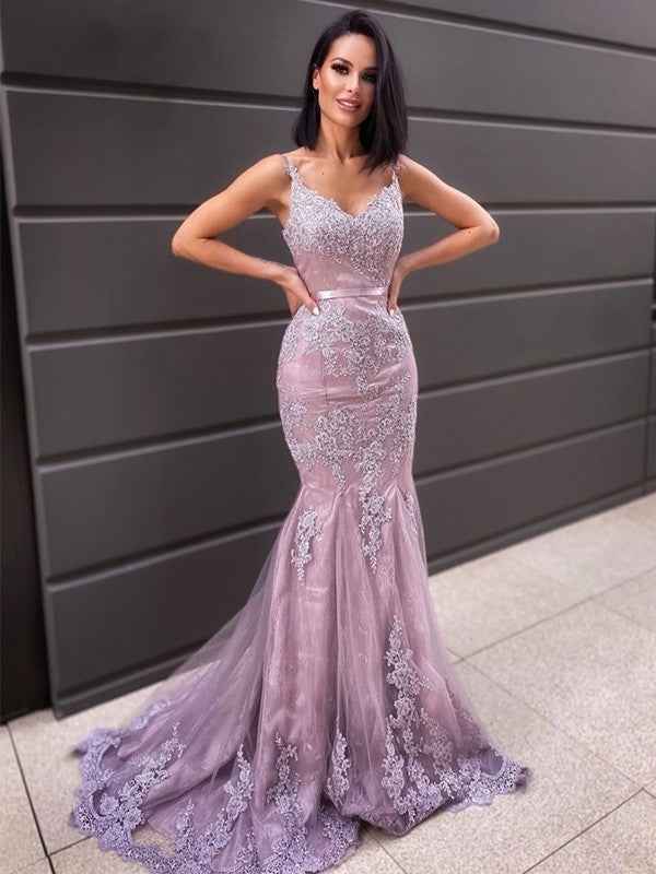 Trumpet/Mermaid Sleeveless Sweep/Brush Train Applique Tulle V-neck Dresses by YiHuiw