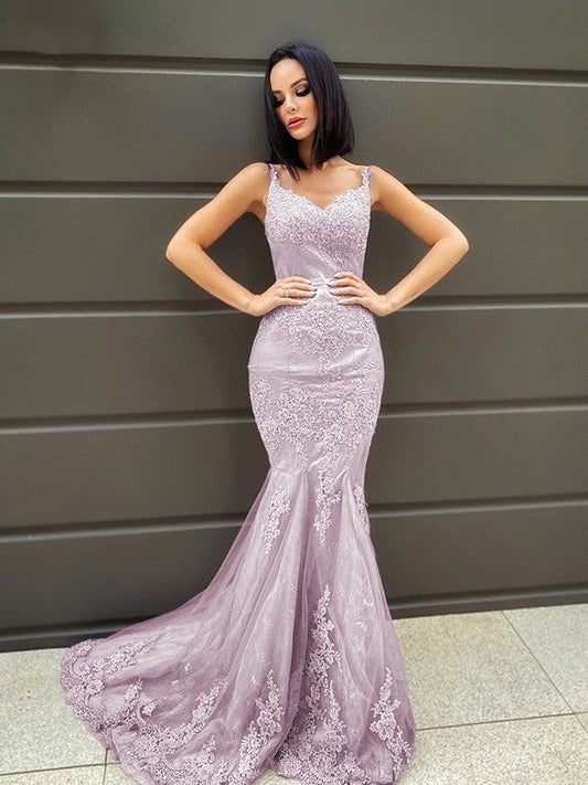 Trumpet/Mermaid Sleeveless Sweep/Brush Train Applique Tulle V-neck Dresses by YiHuiw