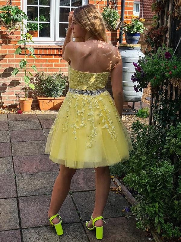 A-Line/Princess Sleeveless Halter Tulle Applique Short/Mini Homecoming Dresses by YiHuiw