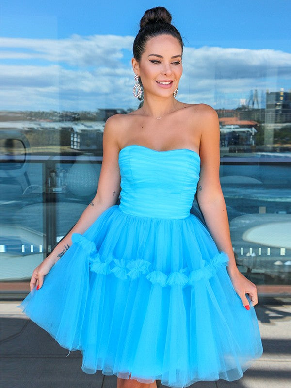 A-Line/Princess Strapless Tulle Ruffles Sleeveless Short/Mini Homecoming Dresses by YiHuiw