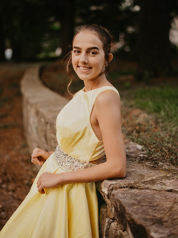 A-Line/Princess Satin Beading Scoop Sleeveless Short/Mini Homecoming Dresses by YiHuiw