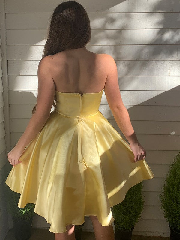 A-Line/Princess Strapless Satin Ruffles Sleeveless Short/Mini Homecoming DressesA-Line/Princess Strapless Satin Ruffles Sleeveless Short/Mini Homecoming Dresses by YiHuiw