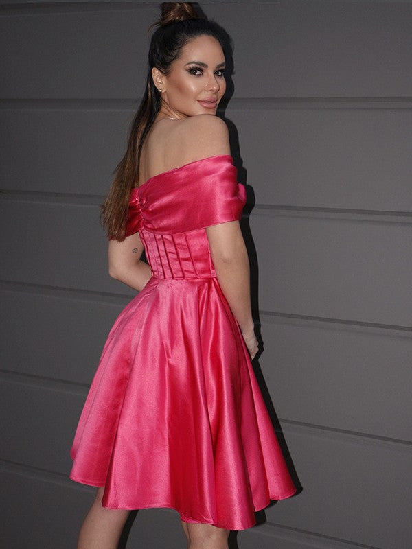 A-Line/Princess Satin Off-the-Shoulder Ruched Sleeveless Short/Mini Homecoming Dresses by YiHuiw