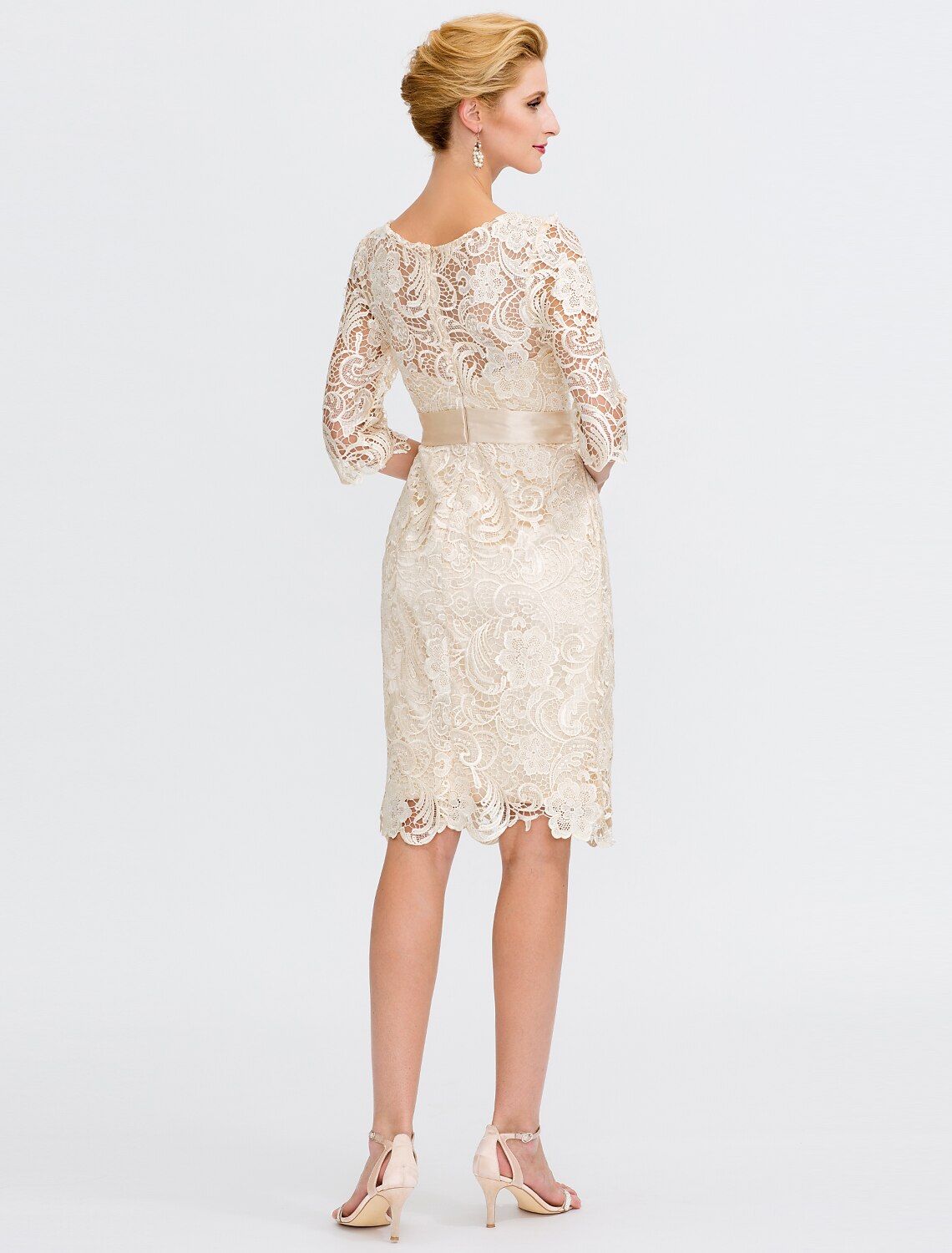 Sheath / Column Mother of the Bride Dress Formal Wedding Guest Plus Size Elegant Illusion Neck Knee Length All Over Lace 3/4 Length Sleeve with Bow(s) by YiHuiw