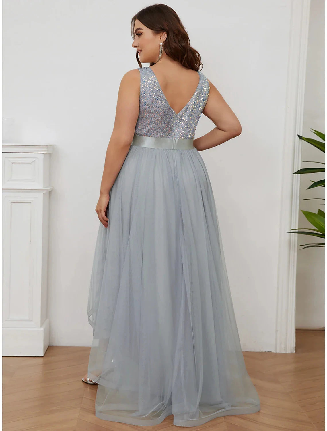 A-Line Bridesmaid Dress V Neck Sleeveless Elegant Asymmetrical Sequined with Sequin / Tier by YiHuiw