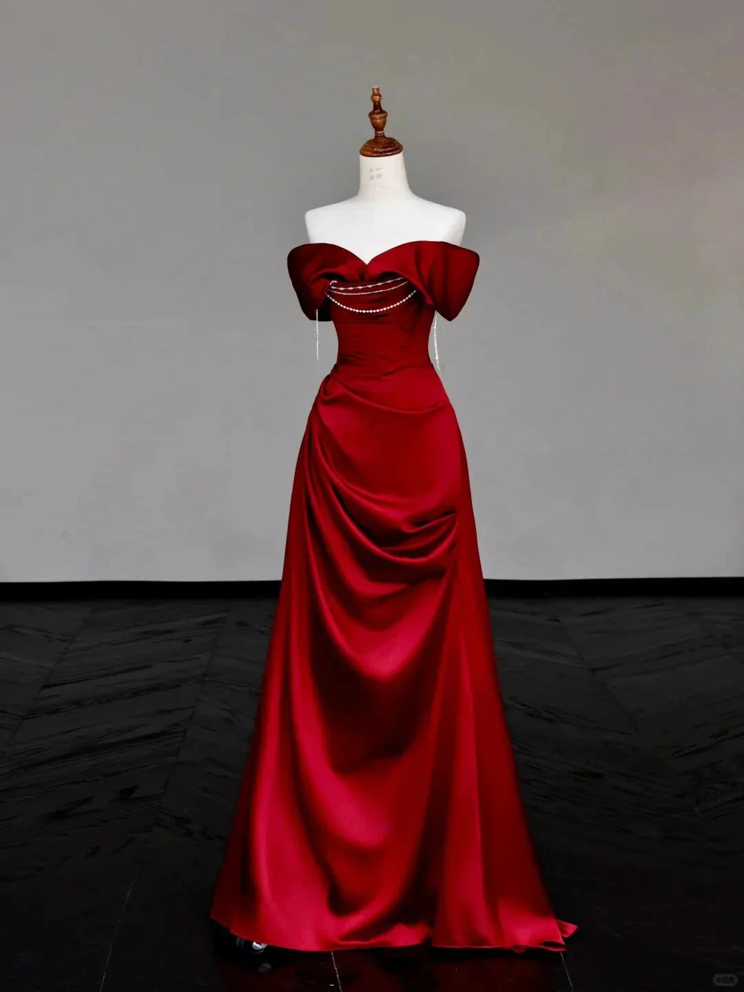 pearl beaded long satin prom dress evening dress party dress simple gentle atmospheric and unique desi Bring summer colors to enhance whiteness by YiHuiw