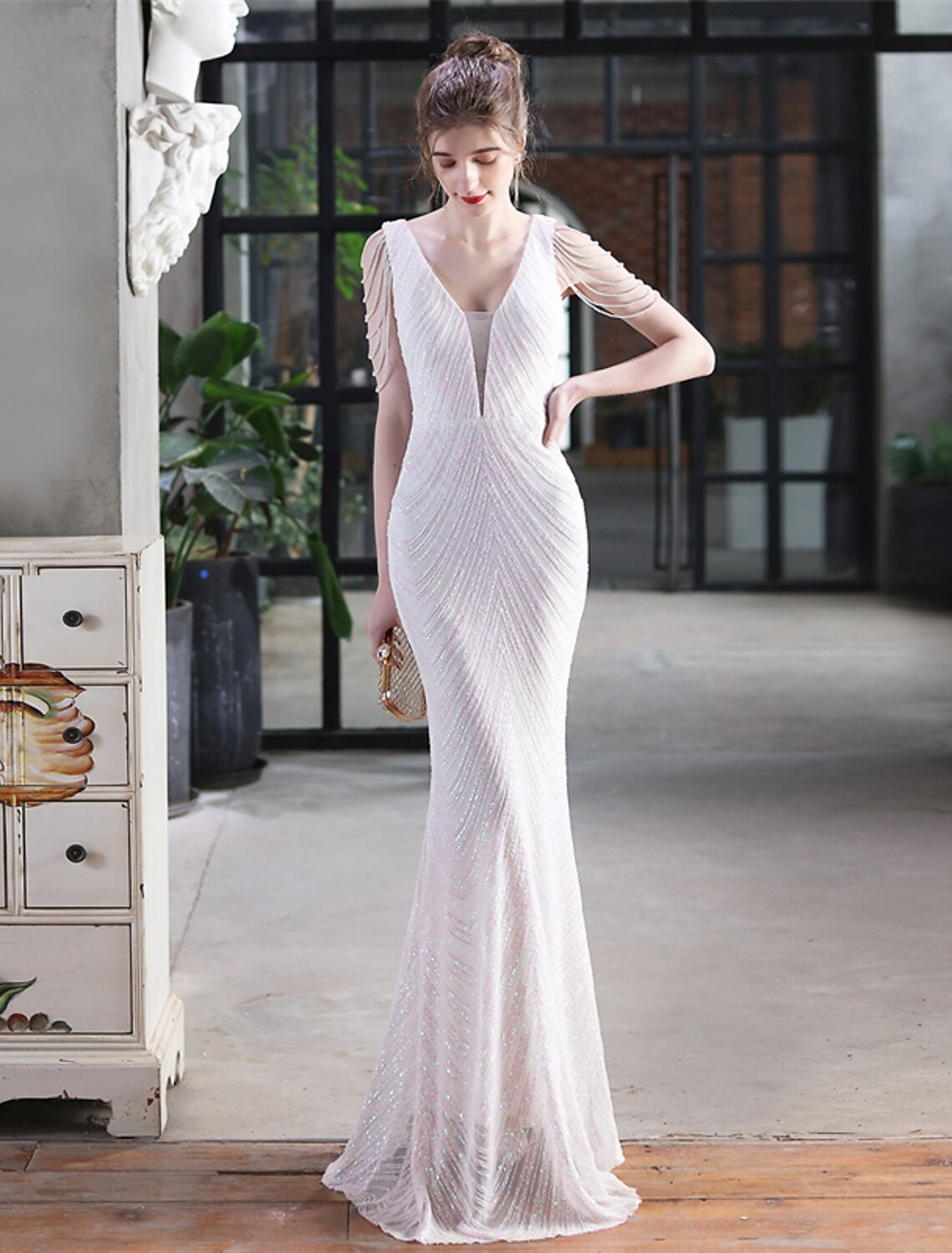 Mermaid / Trumpet Evening Gown Sparkle & Shine Dress Formal Wedding Guest Floor Length Sleeveless V Neck Sequined with Fringe Sequin Tassel by YiHuiw