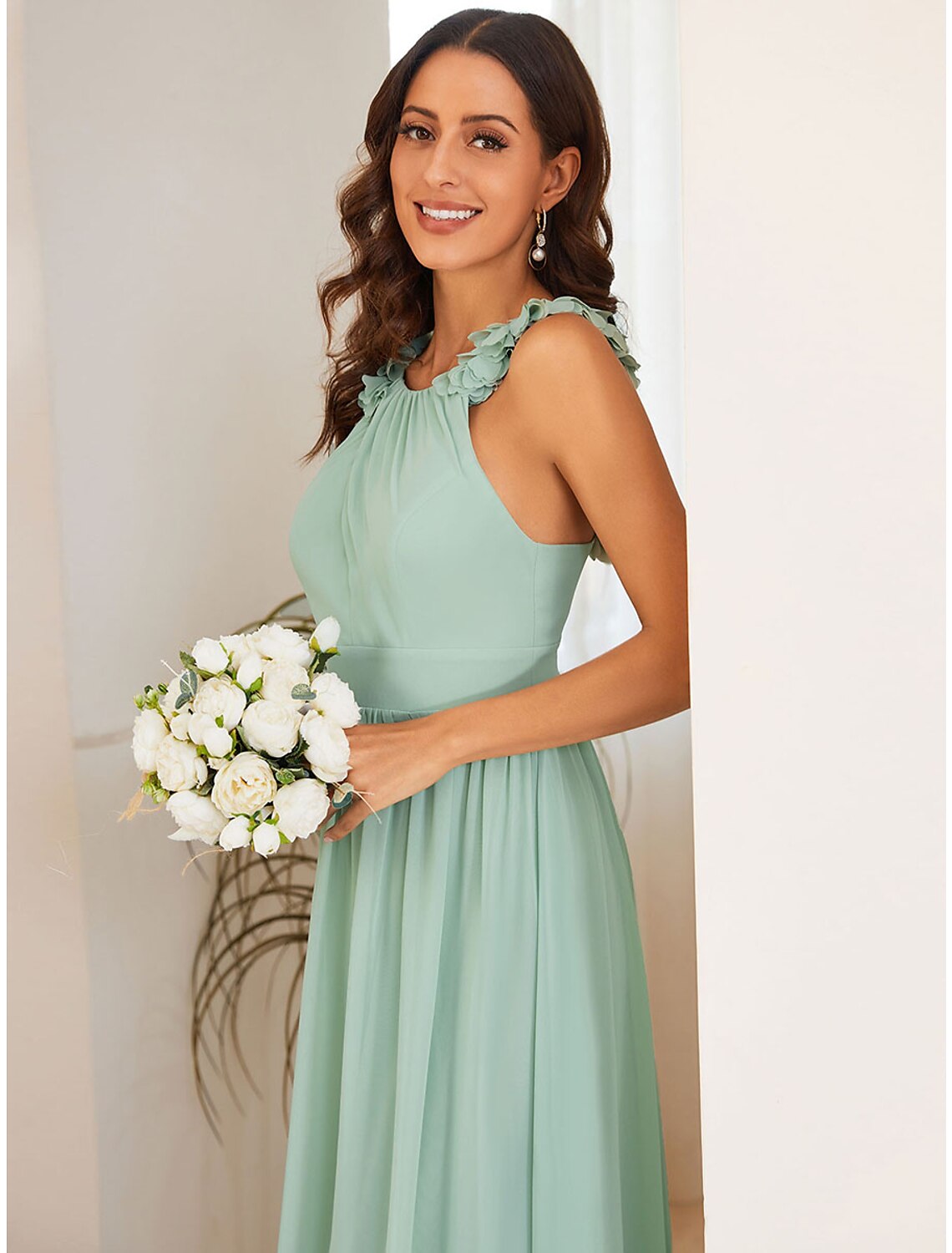 A-Line Wedding Guest Dresses Open Back Dress Formal Black Tie Floor Length Sleeveless Jewel Neck Bridesmaid Dress Chiffon with Pleats Shouder Flower by YiHuiw
