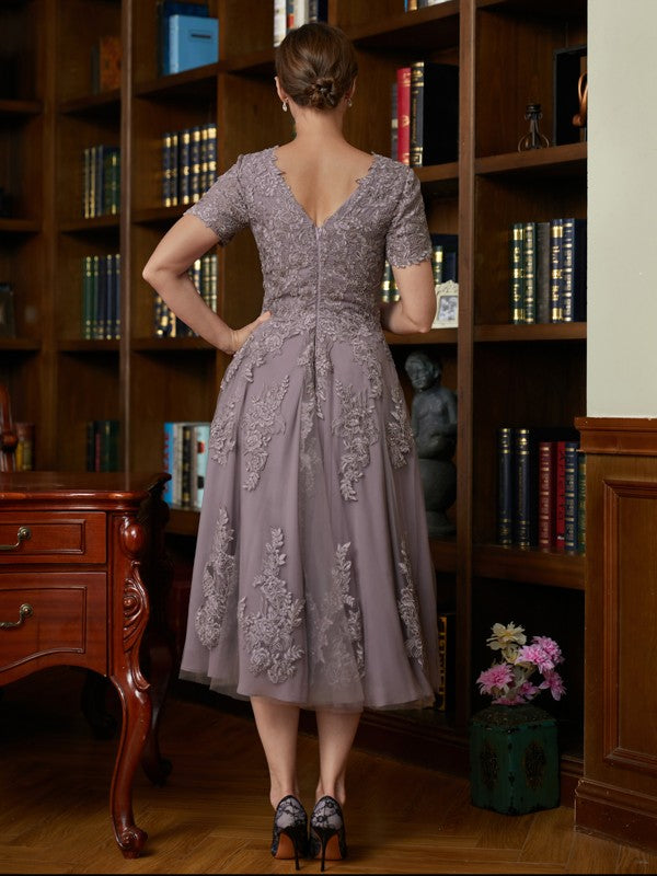 A-Line/Princess Chiffon Lace Scoop Short Sleeves Tea-Length Mother of the Bride Dresses by YiHuiw