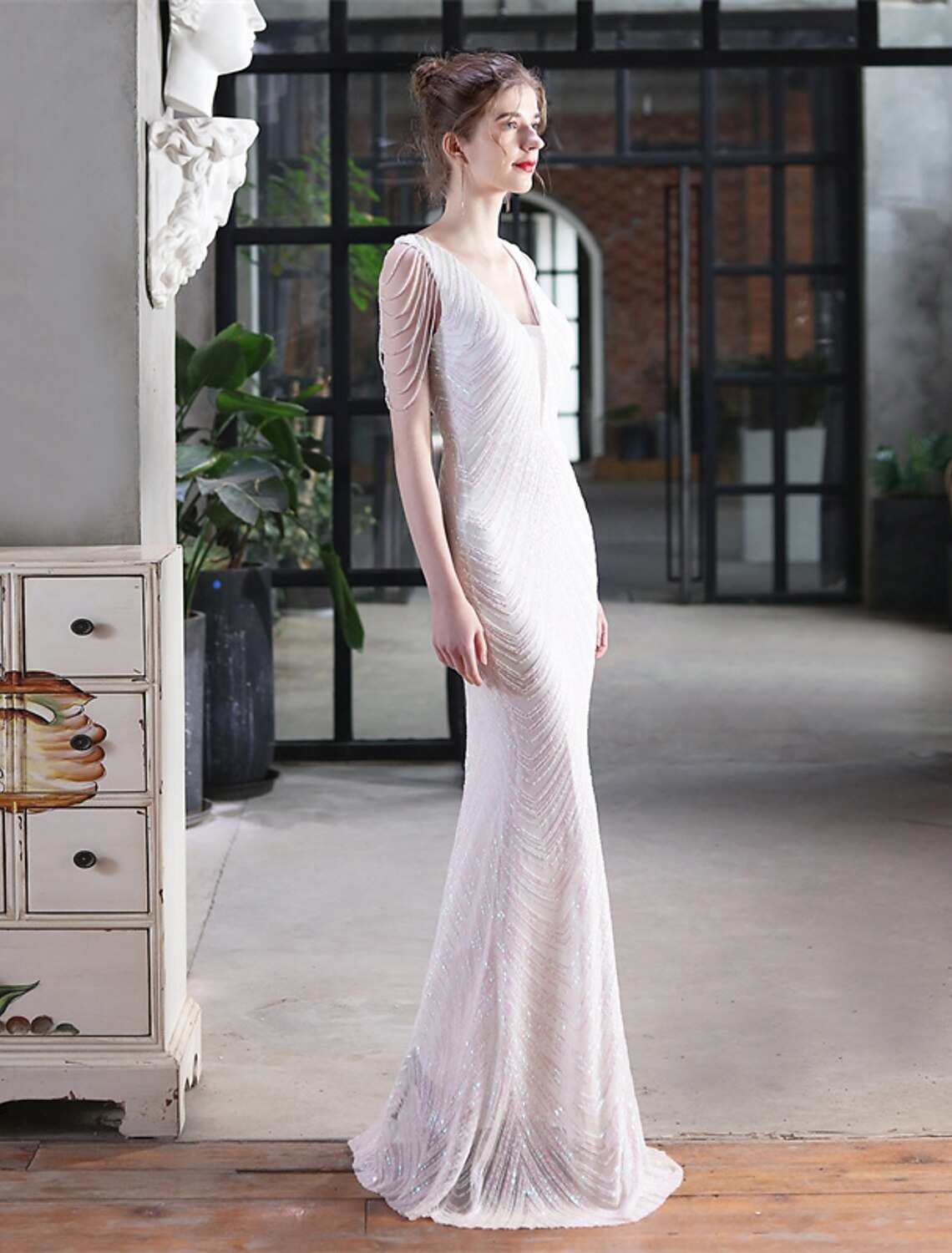 Mermaid / Trumpet Evening Gown Sparkle & Shine Dress Formal Wedding Guest Floor Length Sleeveless V Neck Sequined with Fringe Sequin Tassel by YiHuiw