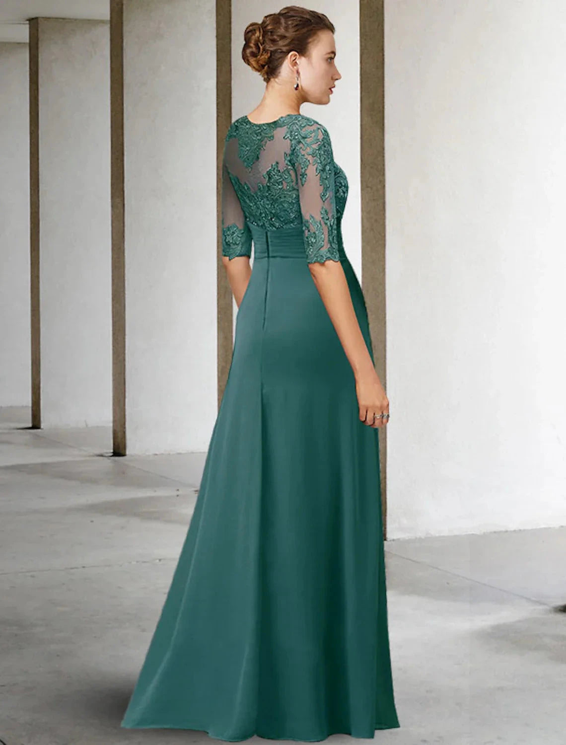 Sheath / Column Mother of the Bride Dress Fall Wedding Guest Dresses Plus Size Elegant Jewel Neck Floor Length Chiffon Lace Short Sleeve with Appliques Side-Draped by YiHuiw