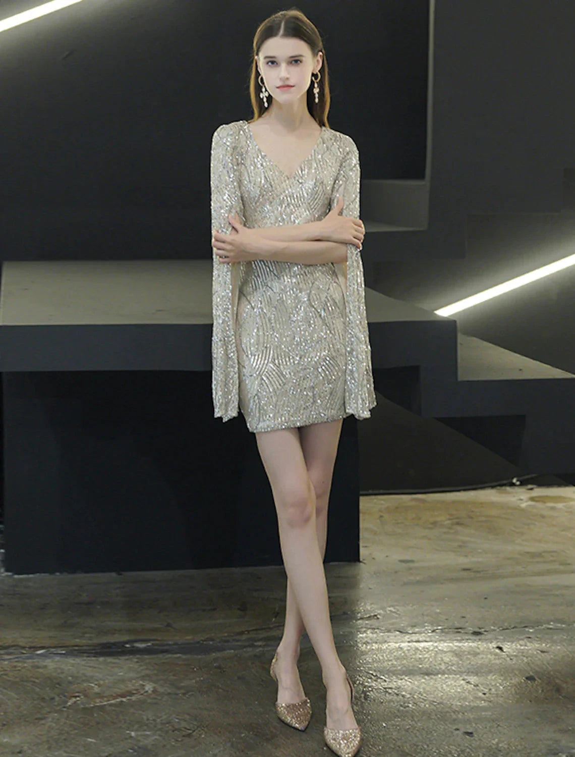 Sheath / Column Sparkle Elegant Homecoming Cocktail Party Dress V Neck Long Sleeve Short / Mini Sequined with Sequin Slit by YiHuiw