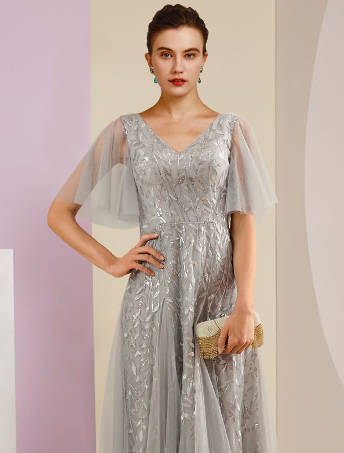 Sheath / Column Mother of the Bride Dress Party Sparkle & Shine V Neck Floor Length Lace Tulle Short Sleeve with Pleats Sequin by YiHuiw