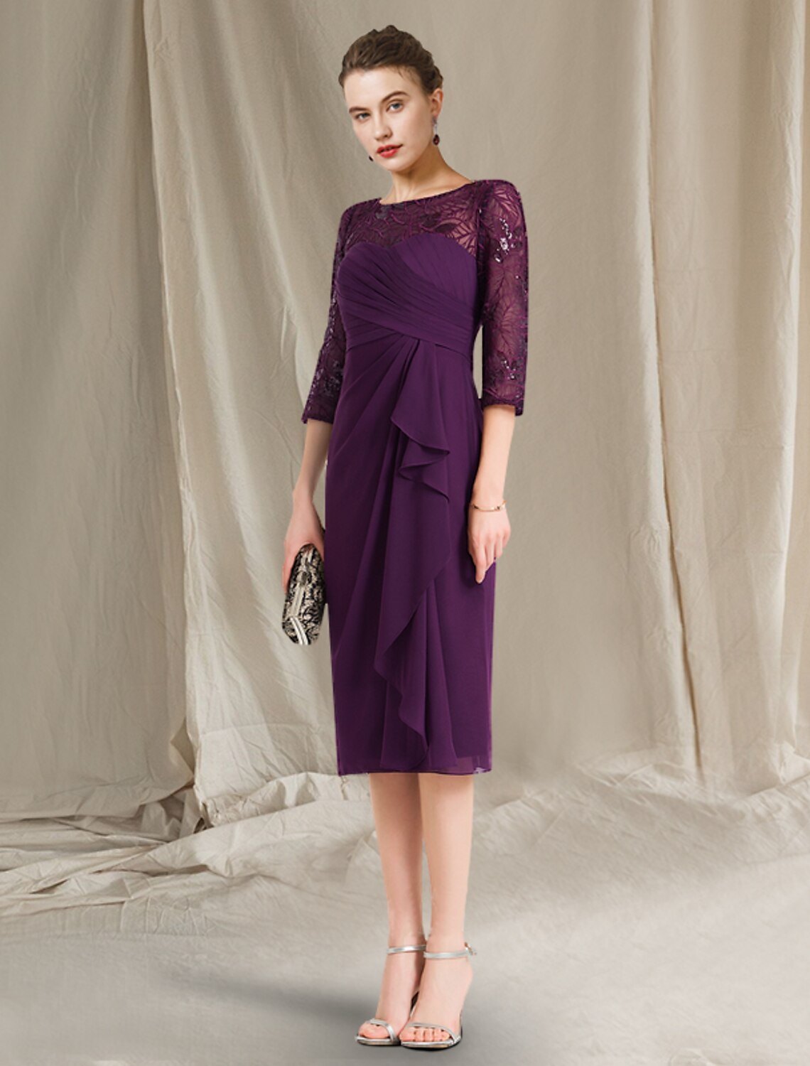 Sheath / Column Mother of the Bride Dress Plus Size Elegant Jewel Neck Knee Length Chiffon Short Sleeve with Sequin Side-Draped by YiHuiw