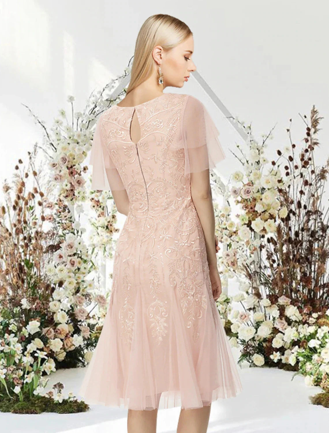 A-Line Cocktail Dresses Flirty Dress Graduation Cocktail Party Knee Length Half Sleeve Jewel Neck Lace with Appliques by YiHuiw