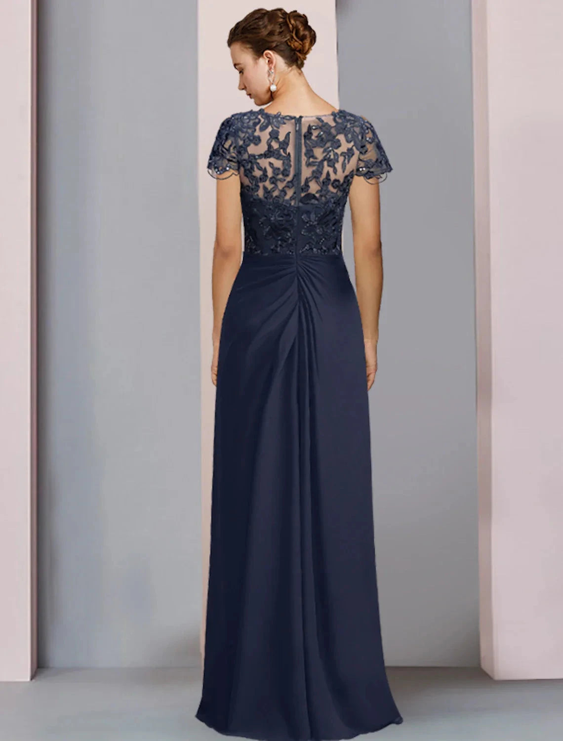 Sheath / Column Mother of the Bride Dress Formal Luxurious Elegant Scoop Neck Floor Length Chiffon Lace Short Sleeve with Sequin Appliques by YiHuiw